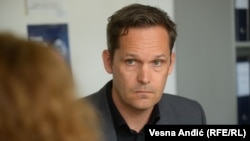 U ovako teškim vremenima, važno je da ljudi posegnu jedni za drugima, za porodicom, prijateljima, rade stvari do kojih im je stalo, da budu zajedno, navodi Harald Bekelund (Baekelund), psiholog - stručnjak za post-traumatski sindrom.