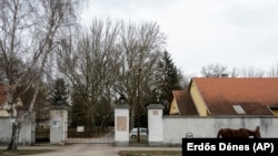 A bicskei gyermekotthon bejárata 2024. február 9-én