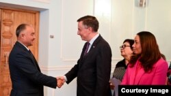 Нурлан Шакиев менен Дэвид Макаллистер.