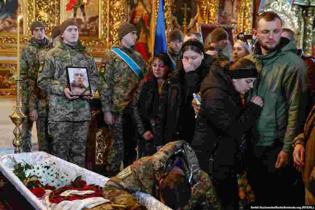 Молодший сержант, 38-річний Денис Дайнеко із позивним &laquo;Борзий&raquo;, був родом із&nbsp;Коропської громади&nbsp;на Чернігівщині. Пішов захищати Україну у 2022 році. Був мінометником&nbsp;67-ої ОМБр..