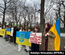 Пікет польських і українських активістів проти блокади кордону. Канцелярія премʼєра, Варшава, Польща, 23 березня 2024 року