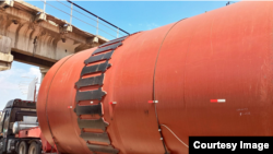 Ош -Кара-Суу жолундагы көпүрөдөгү суу түтүгүн илип кеткен унаа. 12-август, 2023-жыл.