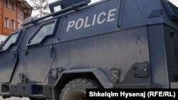 Policija na Kosovu, ilustracija 