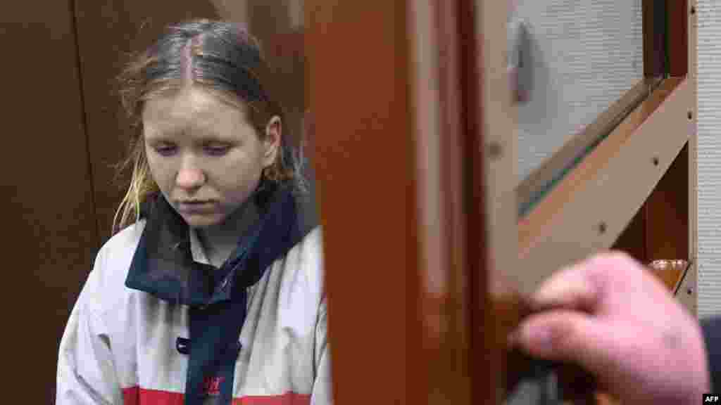 Őrizetbe vételét követően a belügyminisztérium közzétett egy videót Trepováról, aki valószínűleg kényszer hatása alatt azt mondta egy kihallgatónak, hogy &bdquo;ő vitte oda azt a szobrocskát, amely felrobbant&rdquo;