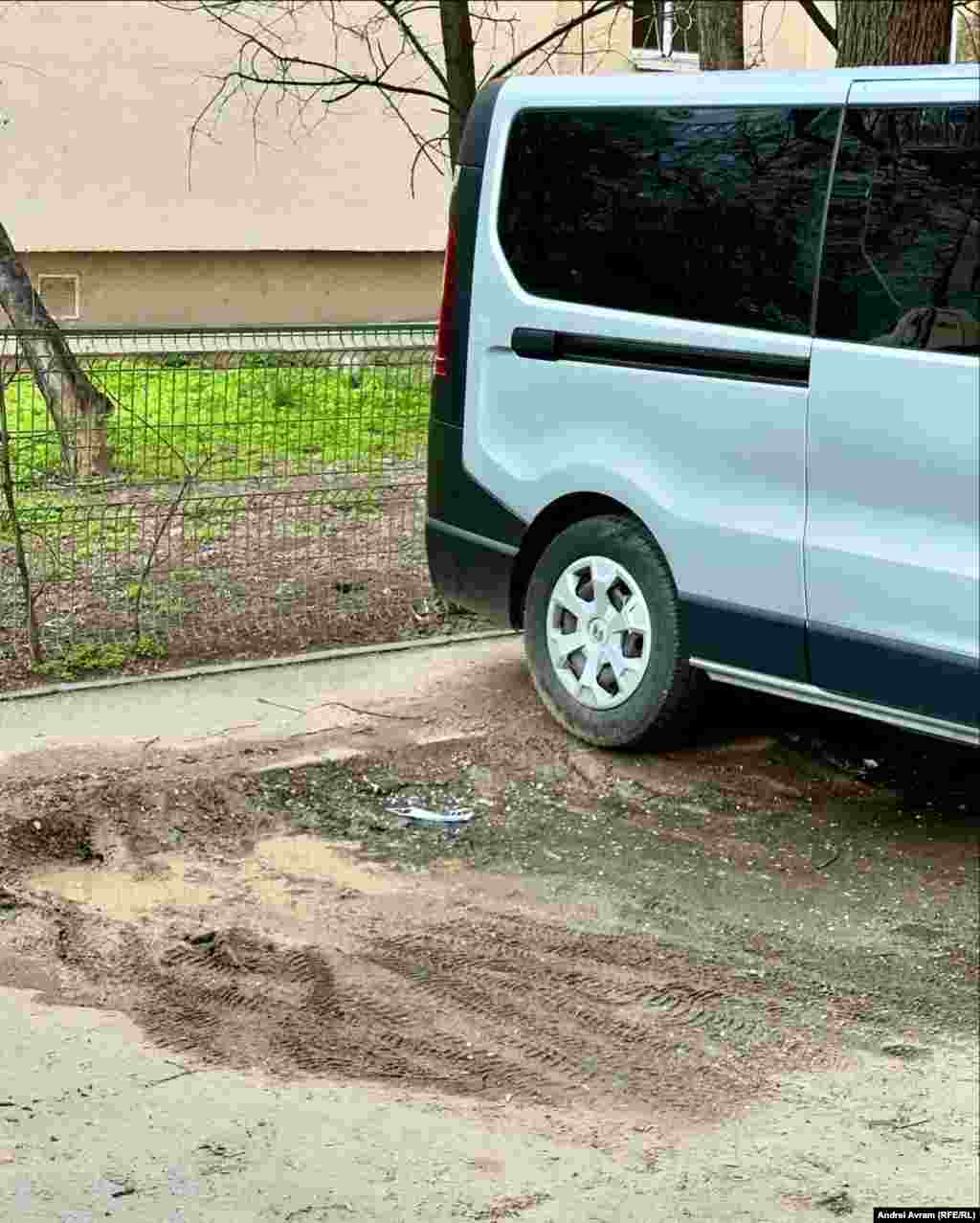 București. O mașină parcată în acest loc tocmai a plecat prin oraș.&nbsp;