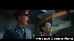 Шәріп Серік пен Жеңіс Омаров Ресей хип-хоп жұлдызының «Черный русский» бейнебаянында.