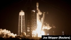 Raketa SpaceX Falcon 9 na misiji IM-1 sletanja na Mesec, Florida, SAD, 15. februara 2024.