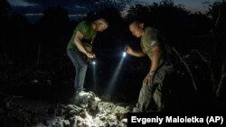 Українські поліцейські знайшли уламок ракети після російської атаки