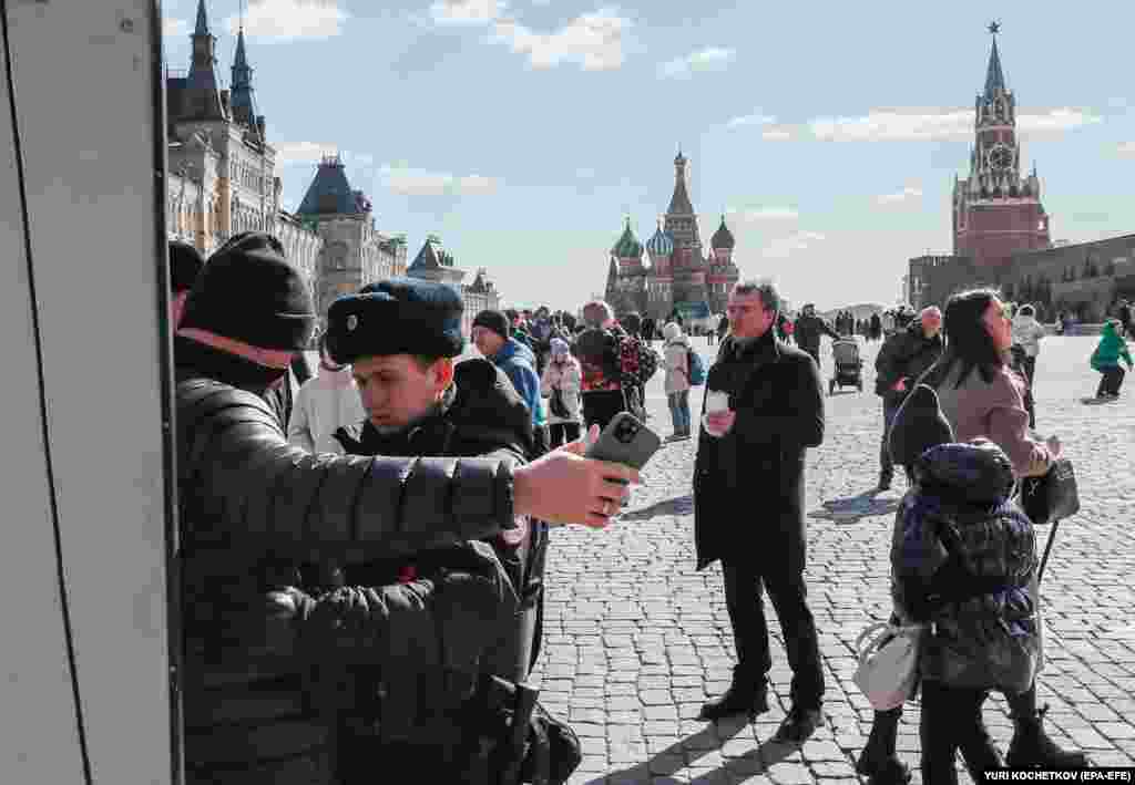 Vlasti navode da su 143 osobe poginule u napadu u koncertnoj dvorani Krokus siti i upozorile su da bi broj poginulih mogao da bude povećan.