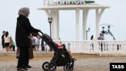 Lokalne tradicije u Čečeniji i Ingušetiji nalažu da djeca pripadaju ocu i njegovoj porodici. 
