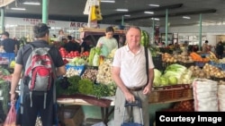 Макс Георг Майер на одном из рынков Бишкека.