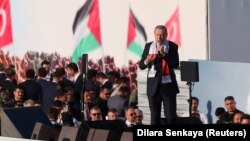 Turski predsjednik Redžep Tajip Erdoan na propalestinskom skupu u Istanbulu 28.10.2023.