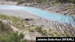 Pamje nga vendi i ngjarjes së një aksidenti në jug të Shqipërisë, ku vdiqën tetë persona, 2 prill 2024.