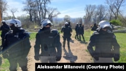 Policija u kordonu na Šordošu obezbeđuje seču drveća od ranih jutarnjih časova