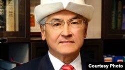 Профессор Дөөлөтбек Бекиш уулу Сапаралиев. 2016.