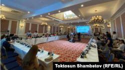 “Кыргызстандагы сөз эркиндиги жана адам укуктары: мыйзам чыгаруу демилгелеринин коркунучтары” талкуусу. 