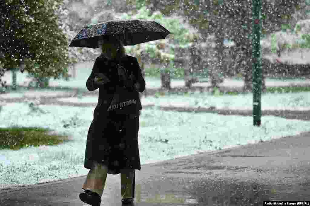 Snijeg na ulicama Sarajeva u aprilu.&nbsp;