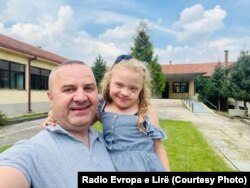 Hana dhe babai i saj.