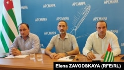 Слева направо: Нарсоу Квициния, Вианор Ашба и Беслан Инапшба