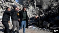 Članovi obitelji u šoku i suzama nakon su identificirali tijelo njihova člana u Kahramanmarašu, Turska, 13. veljače 2023.