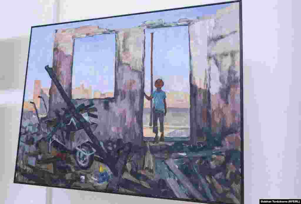 Сүрөтчү Нургуяна Иннокентьеванын 2021-жылдын 28-29-апрелинде жана 1-майда кыргыз-тажик чек арасында куралдуу жаңжалдан кийинки Баткендик качкындардын үйүнө кайткан учурун көрсөткөн &quot;үйү жоктор&quot; аттуу эмгеги.&nbsp; &nbsp;