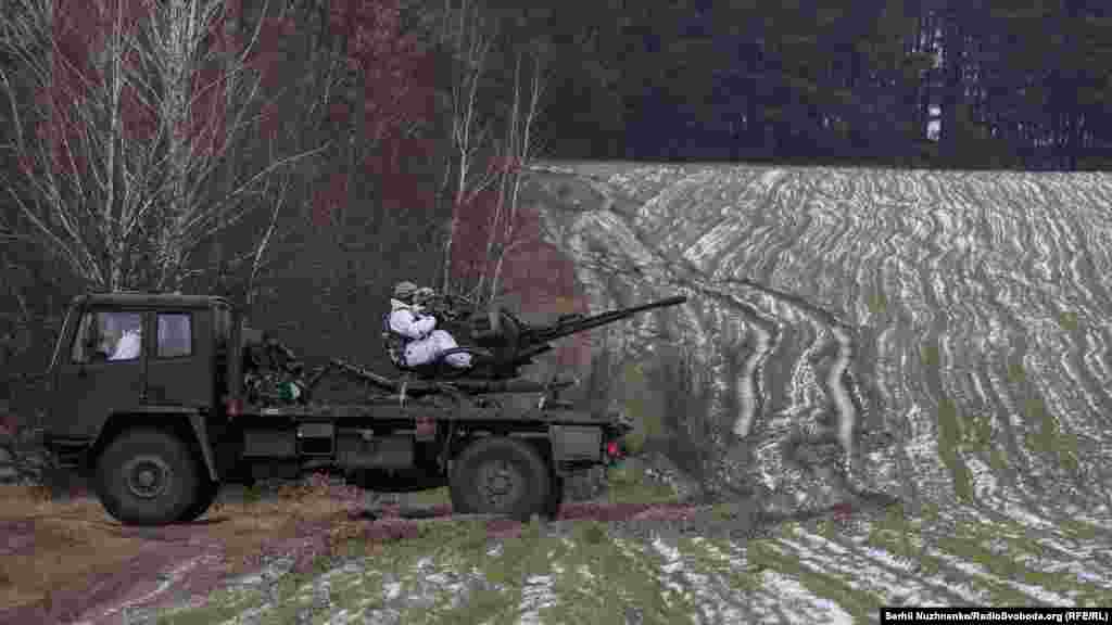 ЗУ-23-2 &ndash; спарена зенітна установка калібру 23 мм (&laquo;ЗУшка&raquo;). Використовується як при штурмі укріплень противника, так і для захисту блокпостів. Та основне її призначення &ndash; знищення повітряних цілей, що рухаються на висоті до 1500 м.