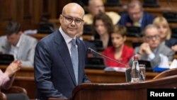 Premijer Srbije Miloš Vučević tokom predstavljanja programa u Skupštini Srbije, 1. maj 2024.