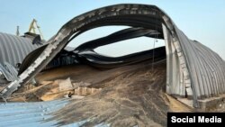 Az oroszok által lebombázott ukrán gabonatároló Odesszában 2023 augusztusában