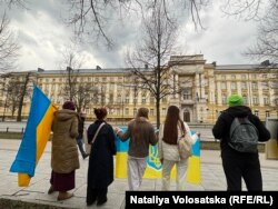 Пікет польських і українських активістів проти блокади кордону. Канцелярія премʼєра, Варшава, Польща, 23 березня 2024 року