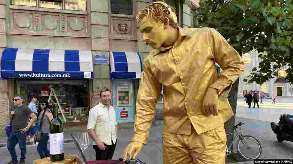 &bdquo;Златниот&ldquo; ди-џеј на &bdquo;Статуа фест&ldquo;.