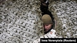 Український військовий в околицях Часового Яру, фото ілюстративне