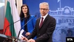 Премиерът Николай Денков и вицепремиерката Мария Габриел