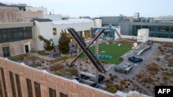 Marele X, noul logo al Twitter a dat bătăi de cap vecinilor corporației din Los Angeles. Nu va mai fi luminat noaptea din cauza intensității prea puternice.