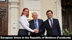 Șeful politicii externe și de securitate al UE, Josep Borell, alături de ministra de Interne de la Chișinău, Ana Revenco, și ministrul moldovean de Externe, Nicu Popescu, Chișinău, 31 mai 2023