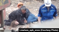 Radnici su silom zadržali studenta Kirila Kaverina u Sankt Persburgu u maju, 2023.