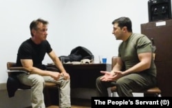 Шон Пенн і Володимир Зеленський, кадр із фільму