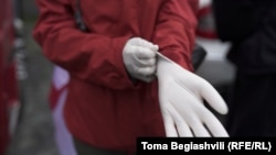 როცა ნაგავს მიწიდან იღებ, ხელთათმანებიც საჭიროა