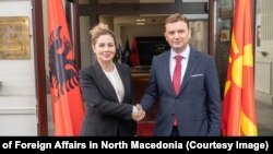 Ministri i Punëve të Jashtme i Maqedonisë së Veriut, Bujar Osmani me homologen e tij nga Shqipëria, Olta Xhaçka. 27 mars 2023.