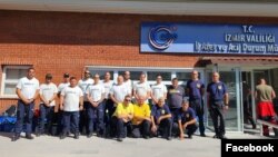 A Pest Megyei Kutató-Mentő Szolgálat csapata a törökországi İzmirben, úton Líbiába 2023. szeptember 15-én