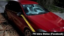 Uništeno vozilo nakon napada u Stocu, 7. aprila 2024.