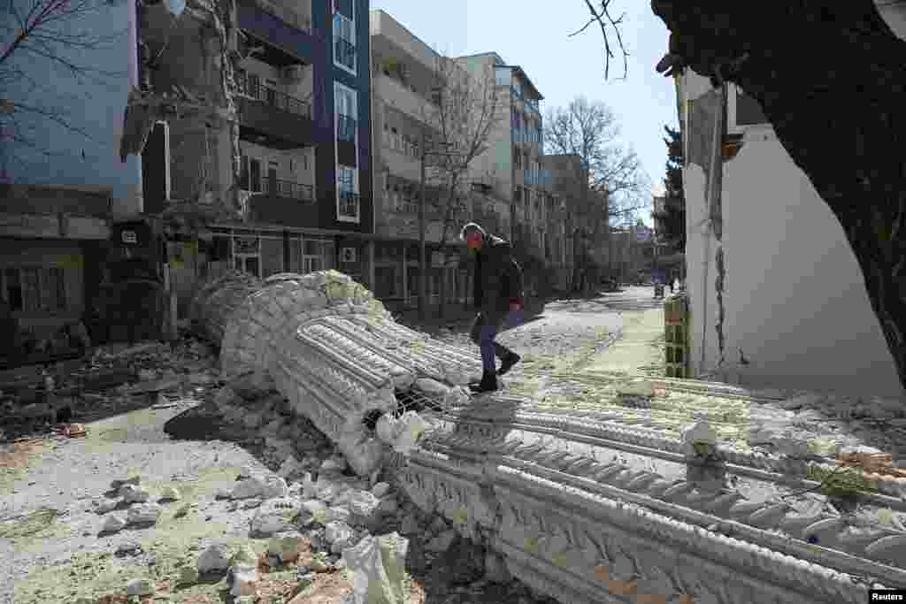 A település egyik minaretje akár a jelképe is lehetne annak, honnan kell most felállnia Törökországnak