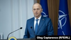 În cei 12 ani în care Geoană și-a scris lucrarea de doctorat, el a fost ambasador la Washington.