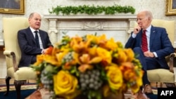 Президент США Джо Байден(п) і канцлер Німеччини Олаф Шольц у Вашингтоні