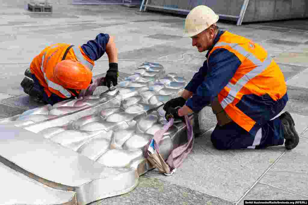 Перший демонтований елемент на землі