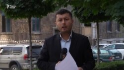 Модари Дилшод Саидмуродов паси панҷара рафт