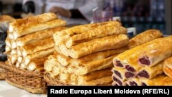 Autoritățile au efectuat o serie de controale la unitățile de producere a plăcintelor din R. Moldova și au depistat că, în calitate de umplutură, se utilizează un produs alimentar pe bază de grăsimi vegetale