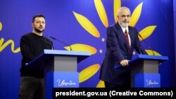 Президент України Володимир Зеленський і прем’єр-міністр Албанії Еді Рама (праворуч) у день cаміту «Україна – Південно-Східна Європа» в Тирані, Албанія, 28 лютого 2024 року