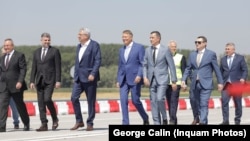 La inaugurarea podului de la Brăila au participat inclusiv președintele Klaus Iohannis, premierul Marcel Ciolacu, președintele Senatului, Nicolae Ciucă și ministrul Transporturilor, Sorin Grindeanu.