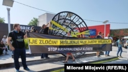 Novinari i aktivisti su protestvovali u Banjaluci zbog kriminalizacije klevete, 18. juli 2023