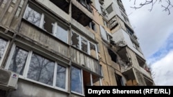 Російський обстріл зупинки громадського транспорту та житлових будинків 21 лютого 2023 року, є загиблі та поранені, ілюстративне фото